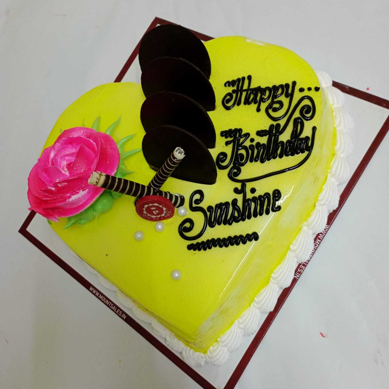 Premium RED N White Velvet Cake