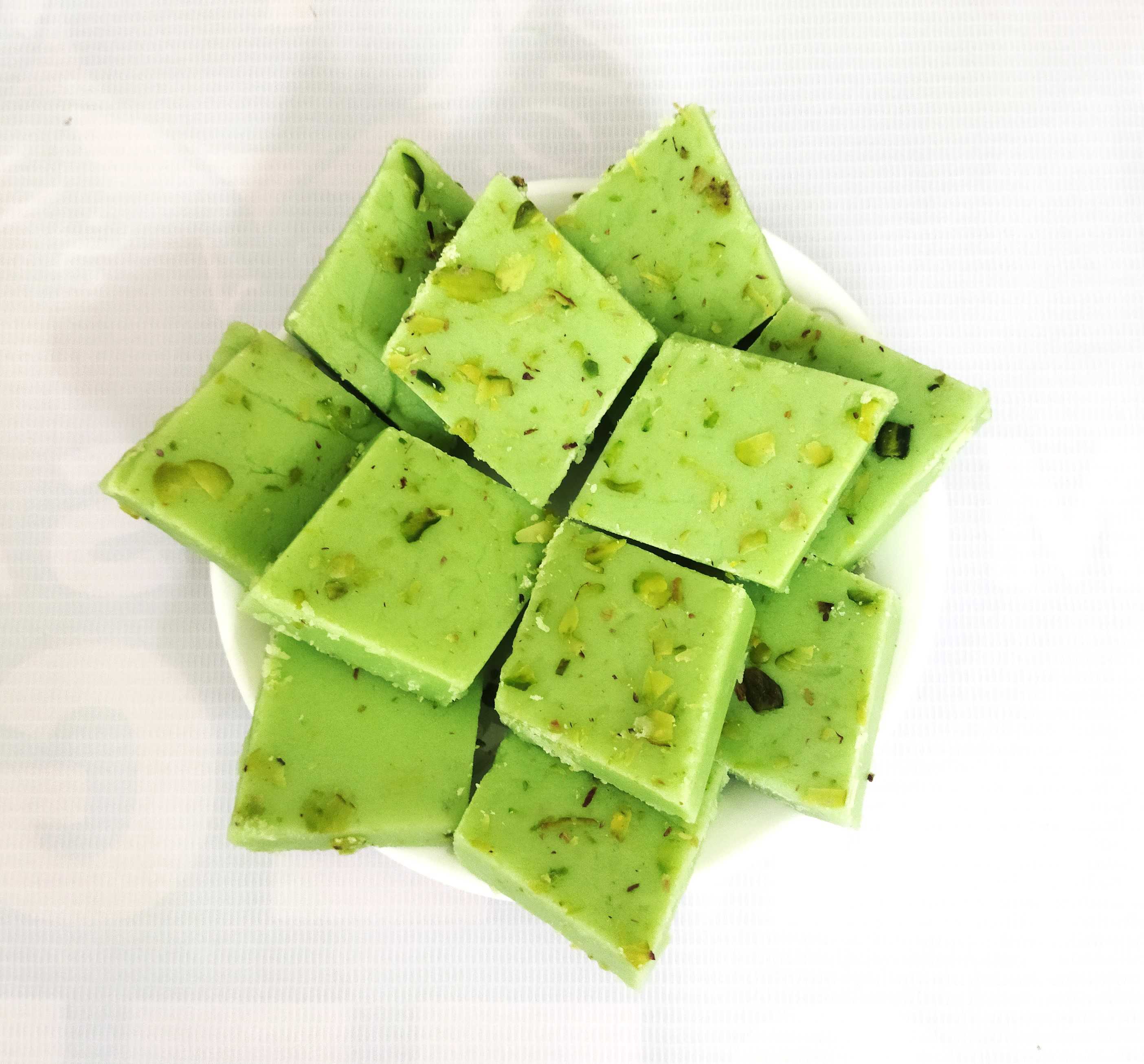 Premium RED N White Velvet Cake