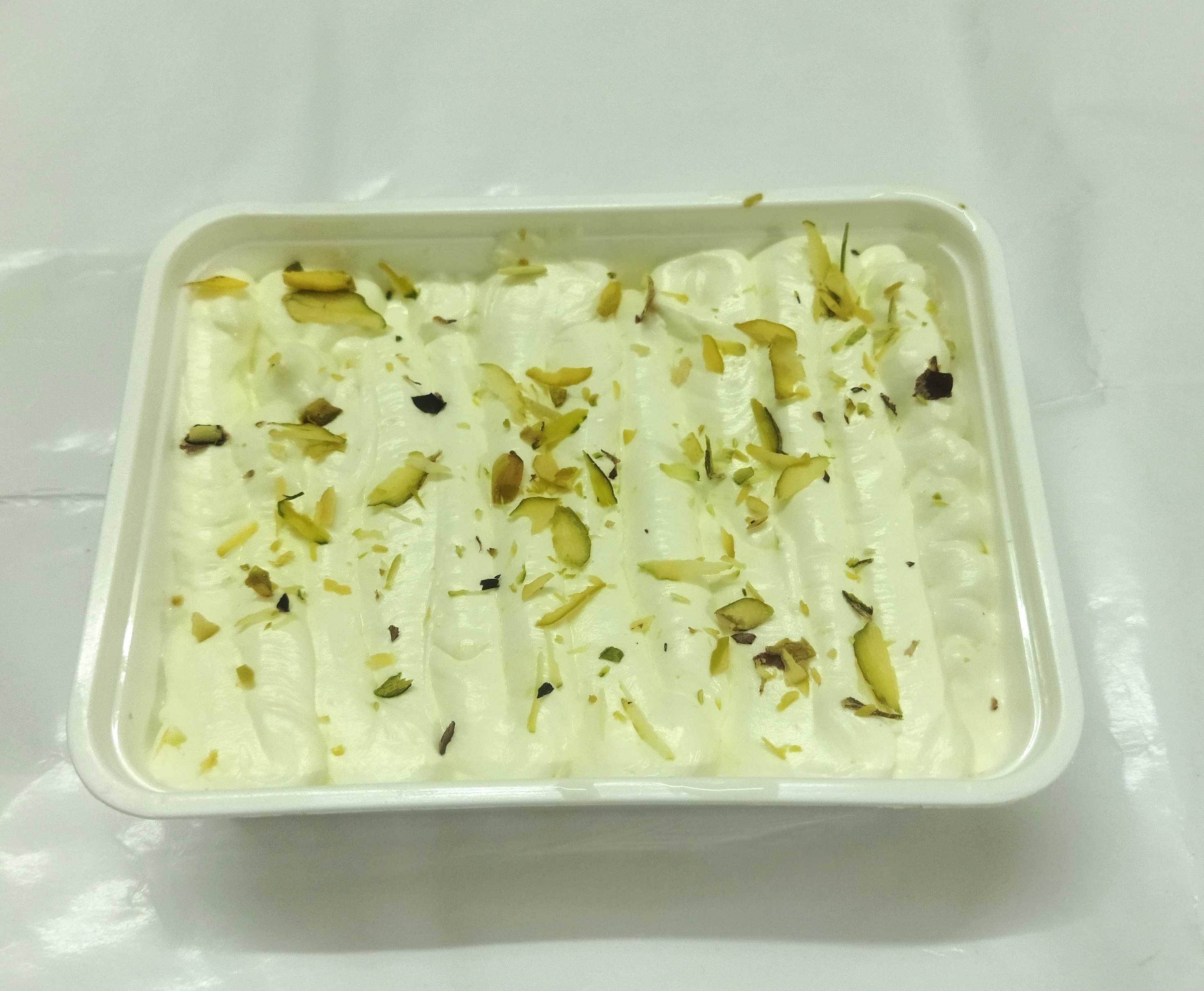 Premium RED N White Velvet Cake