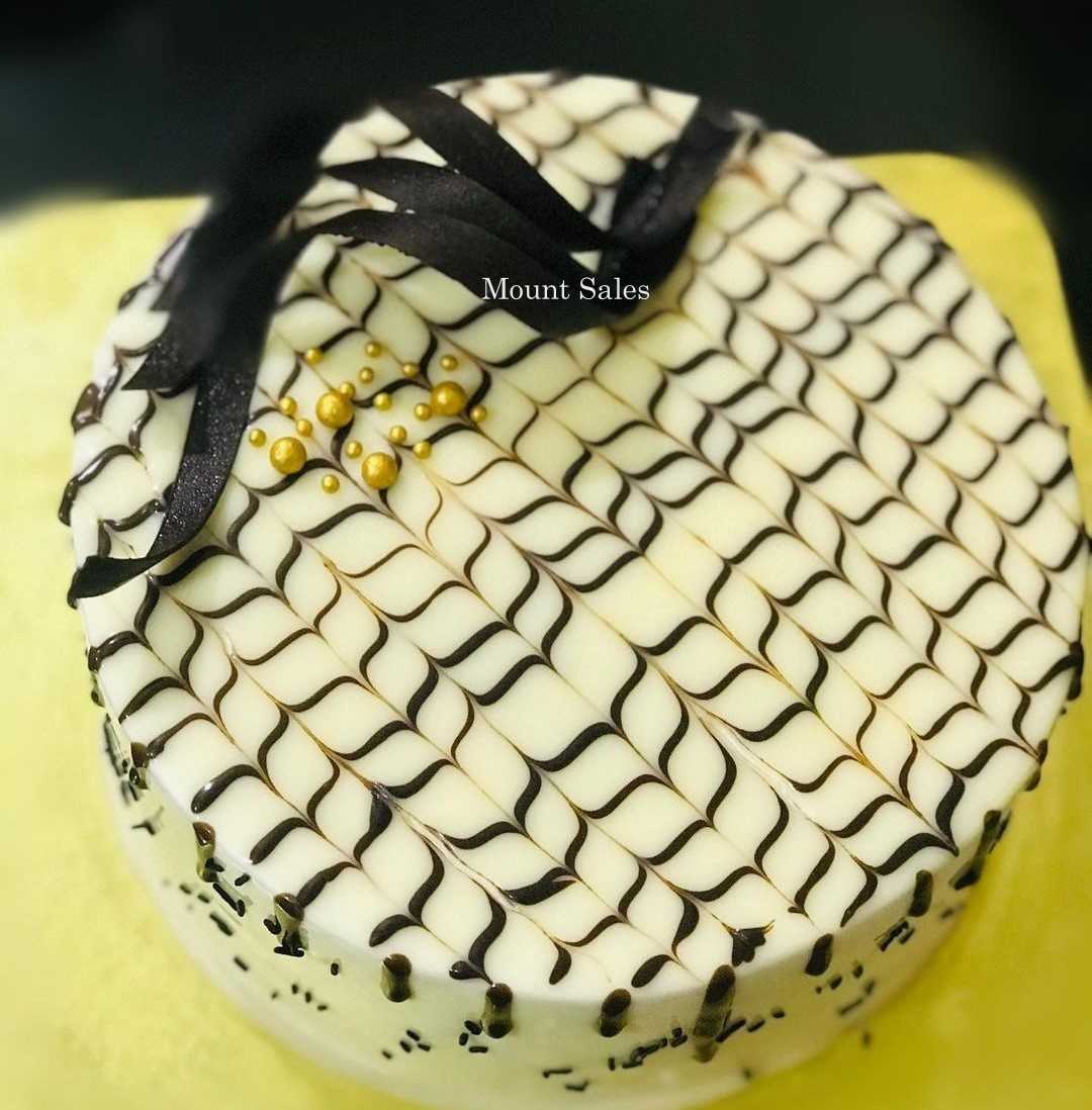 Premium RED N White Velvet Cake