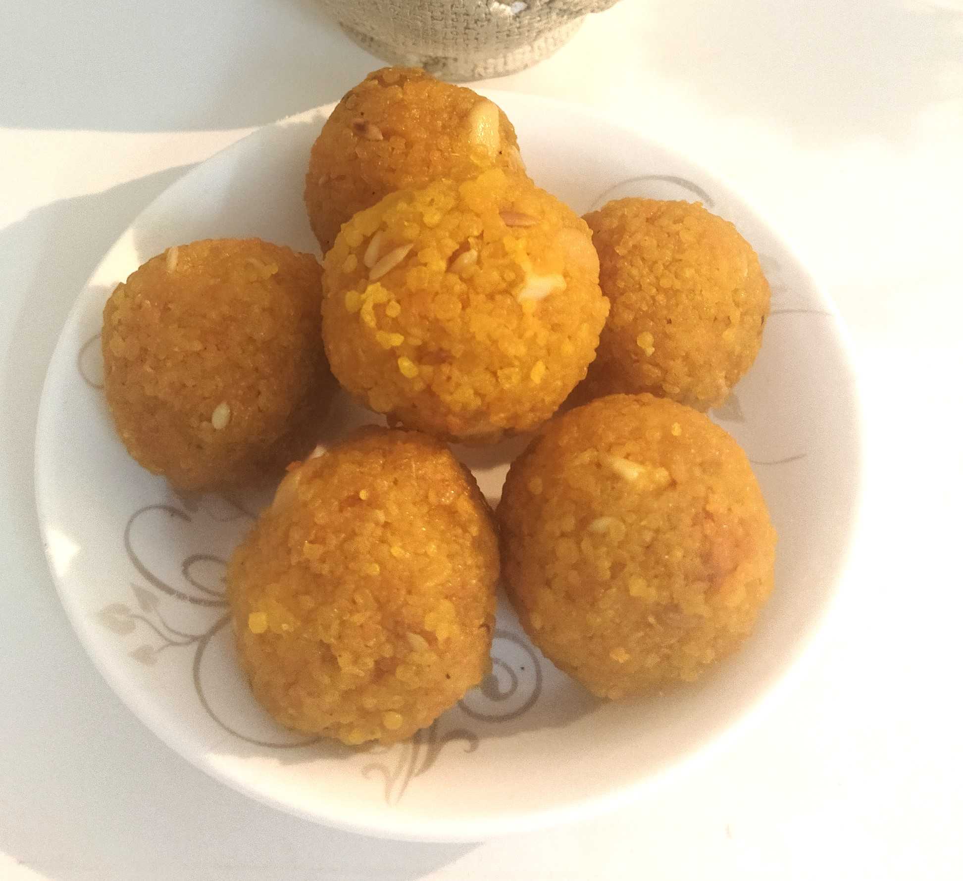 Premium RED N White Velvet Cake