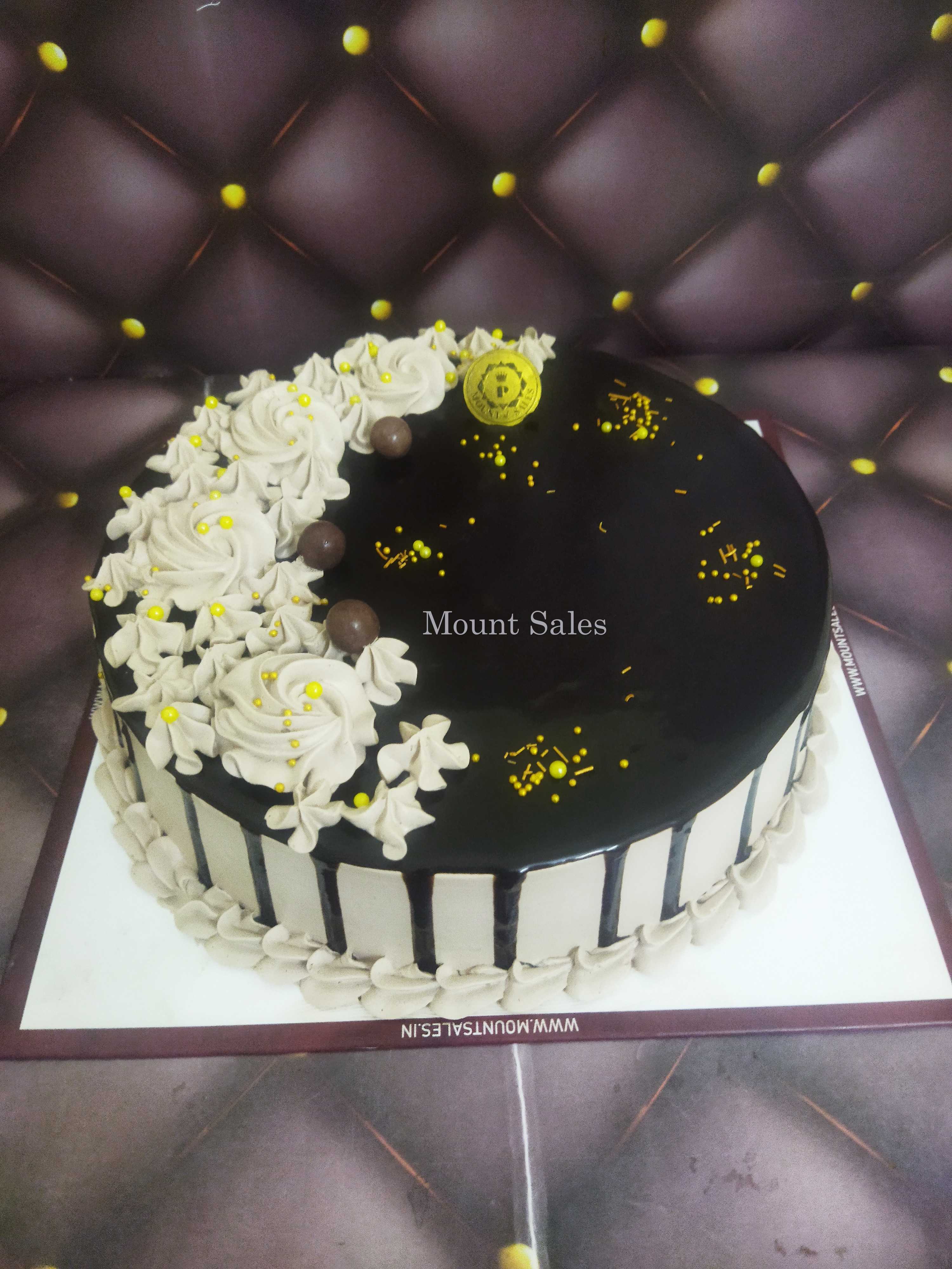 Premium RED N White Velvet Cake