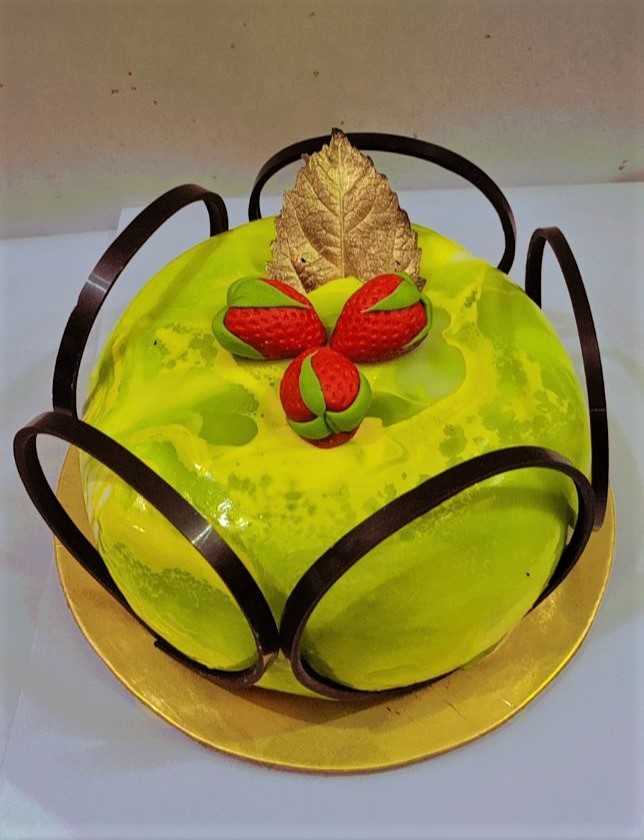 Premium RED N White Velvet Cake