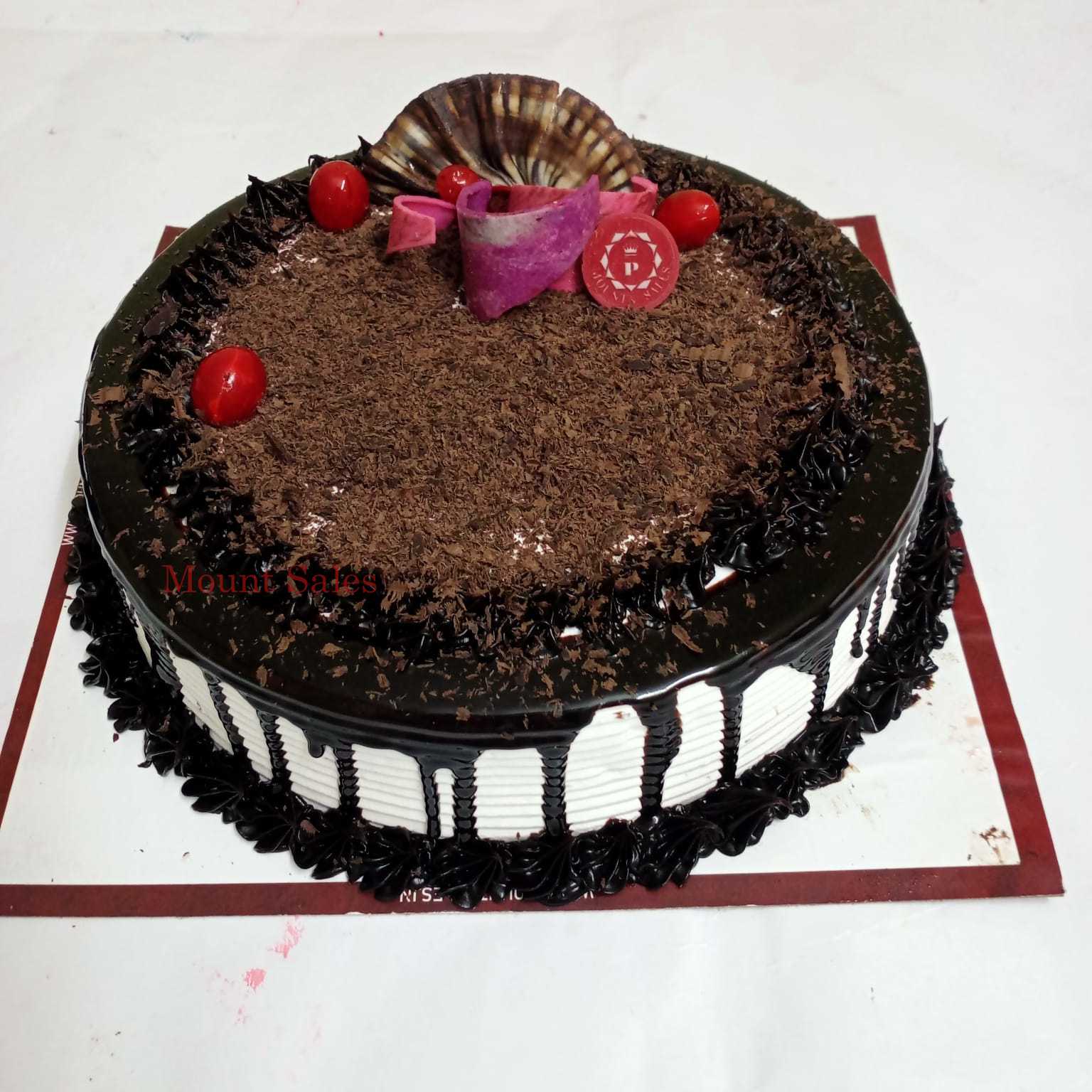 Premium RED N White Velvet Cake