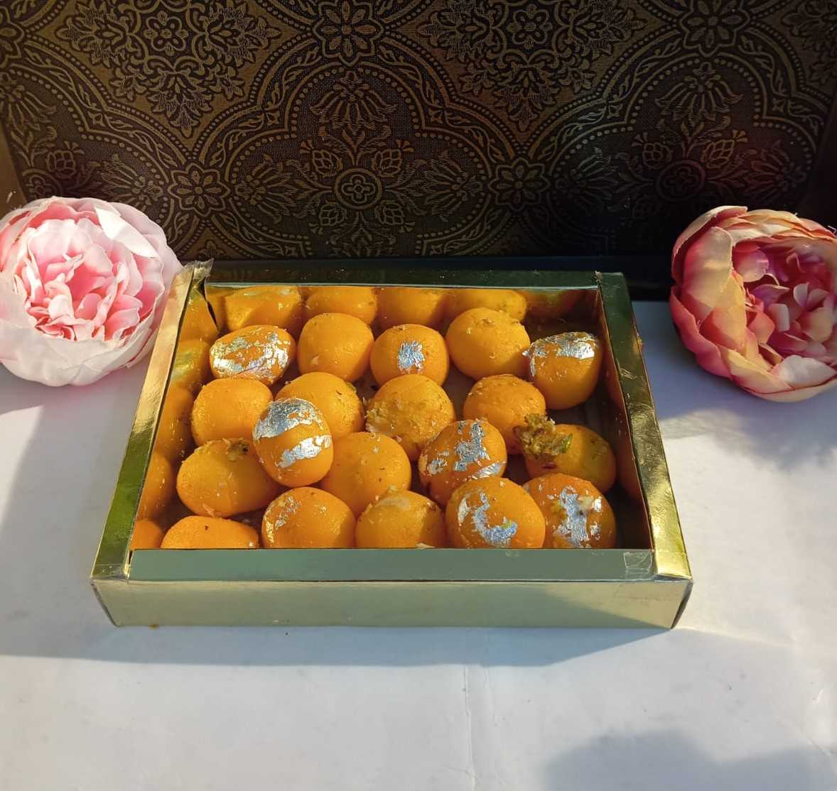 Premium RED N White Velvet Cake