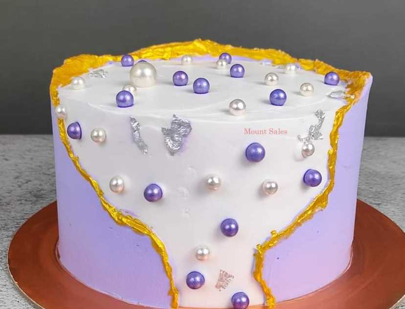 Premium RED N White Velvet Cake