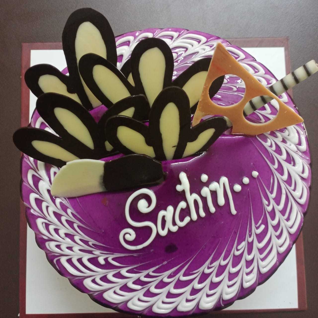 Premium RED N White Velvet Cake