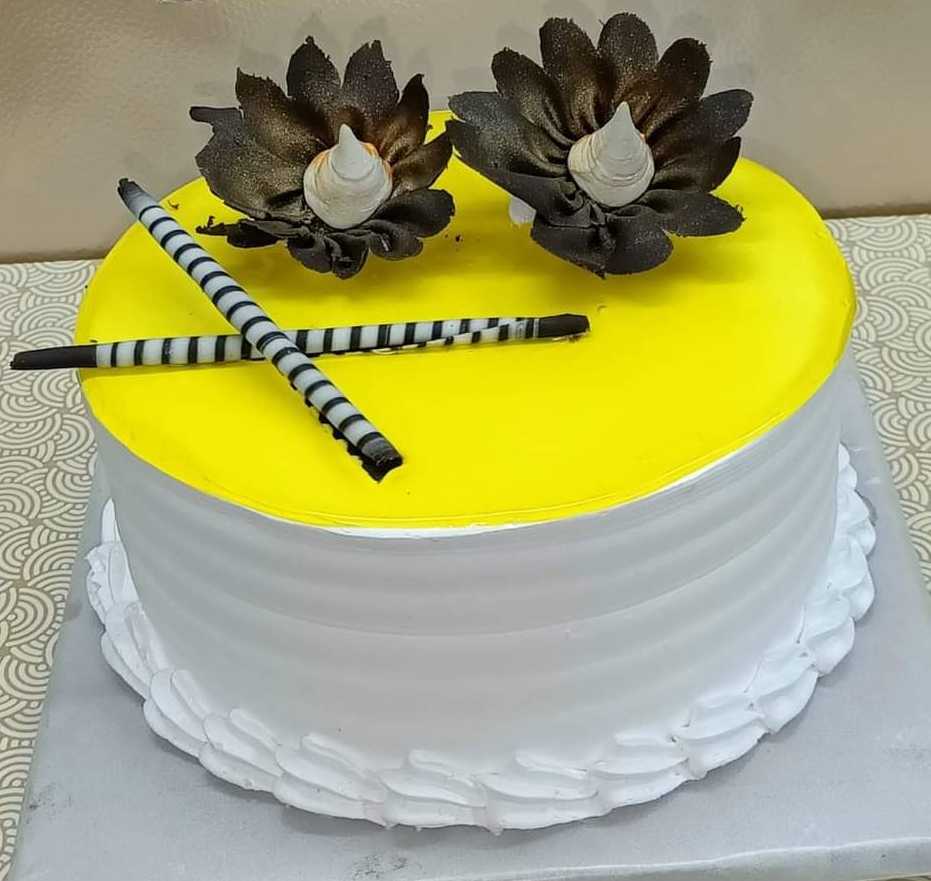 Premium RED N White Velvet Cake