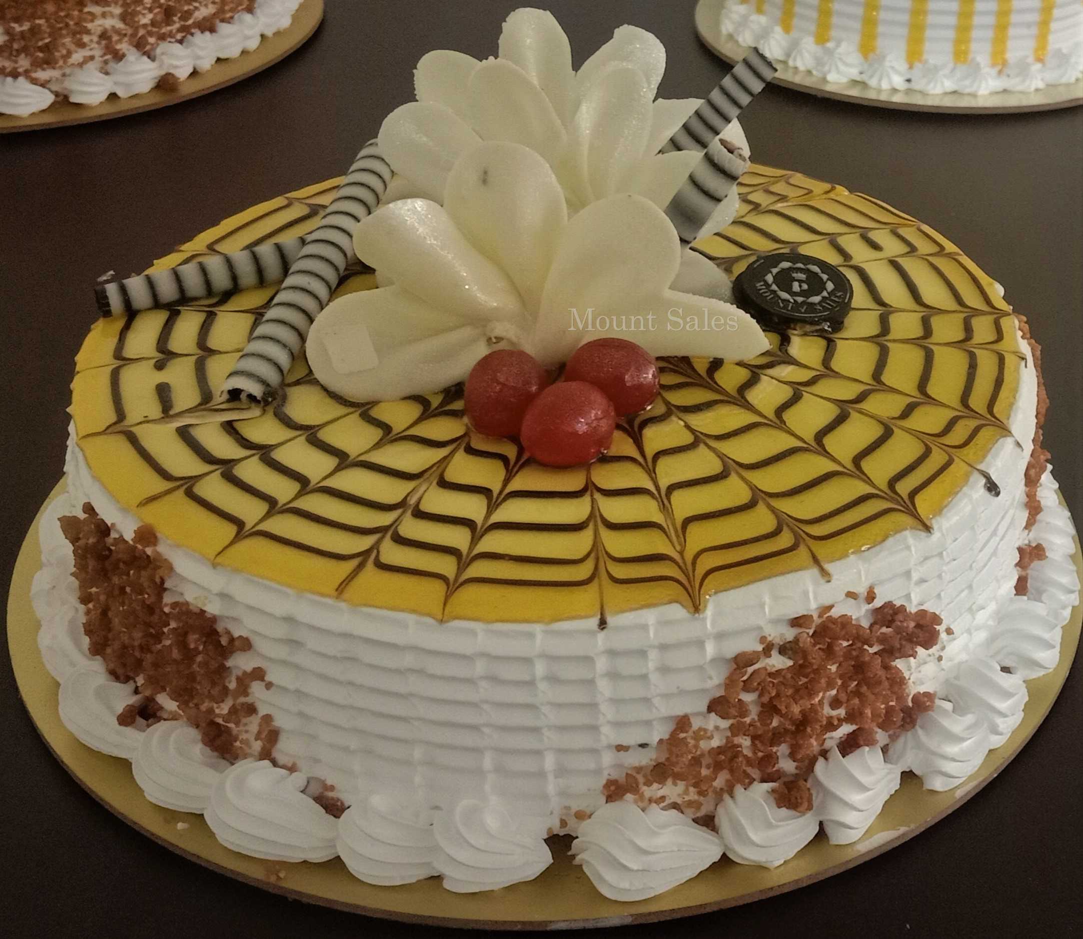 Premium RED N White Velvet Cake