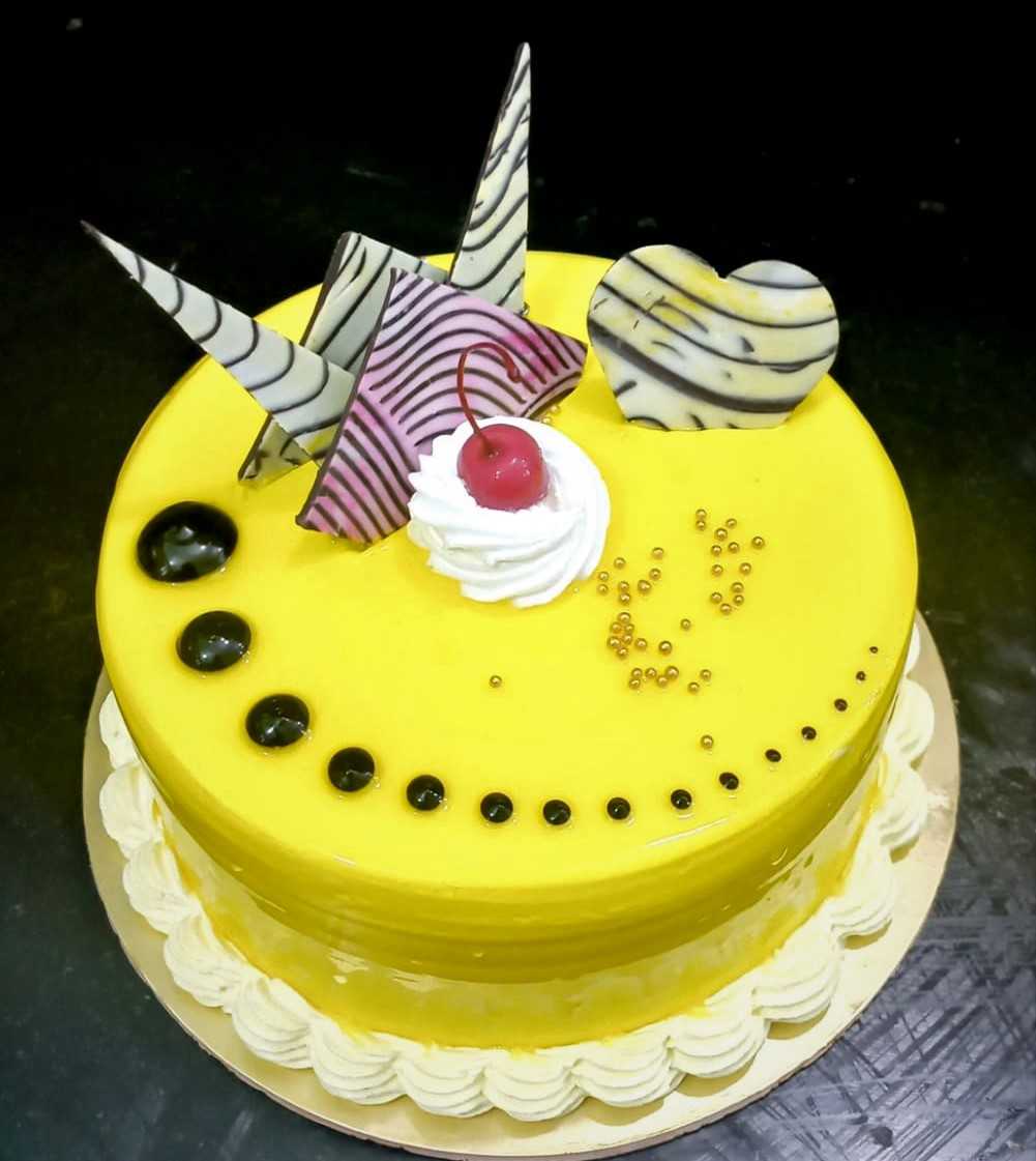 Premium RED N White Velvet Cake