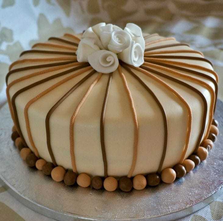 Premium RED N White Velvet Cake