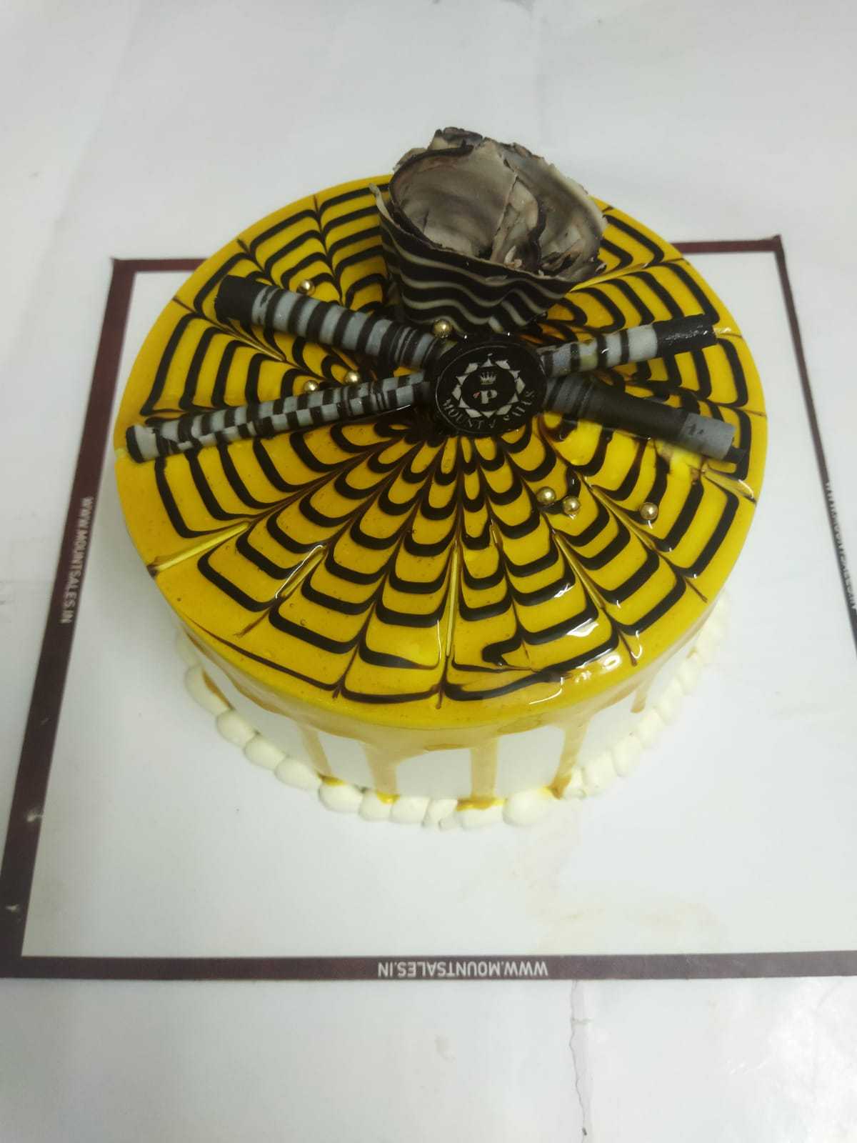 Premium RED N White Velvet Cake