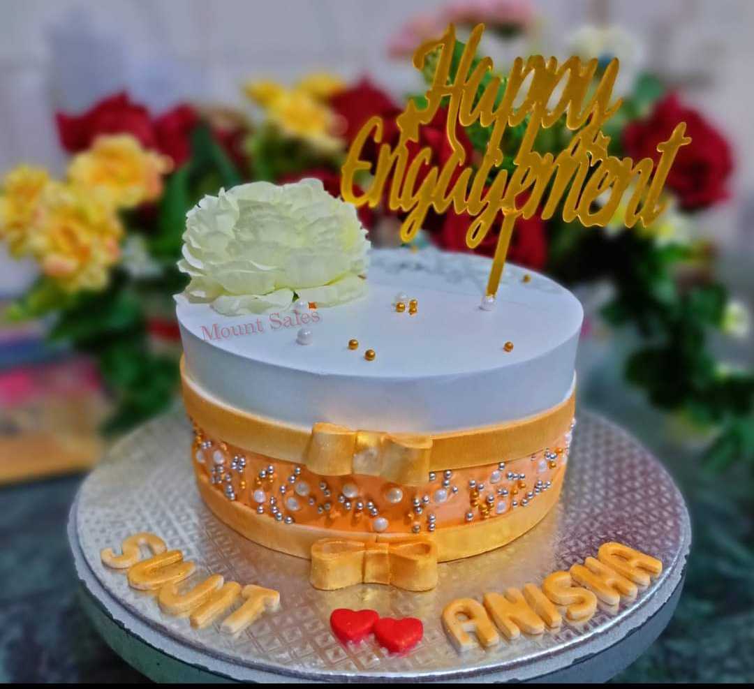 Premium RED N White Velvet Cake