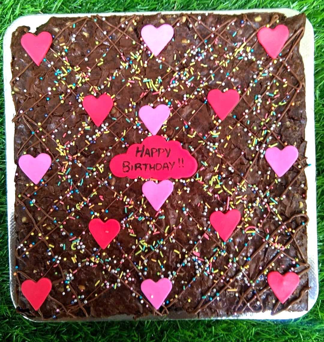 Premium RED N White Velvet Cake