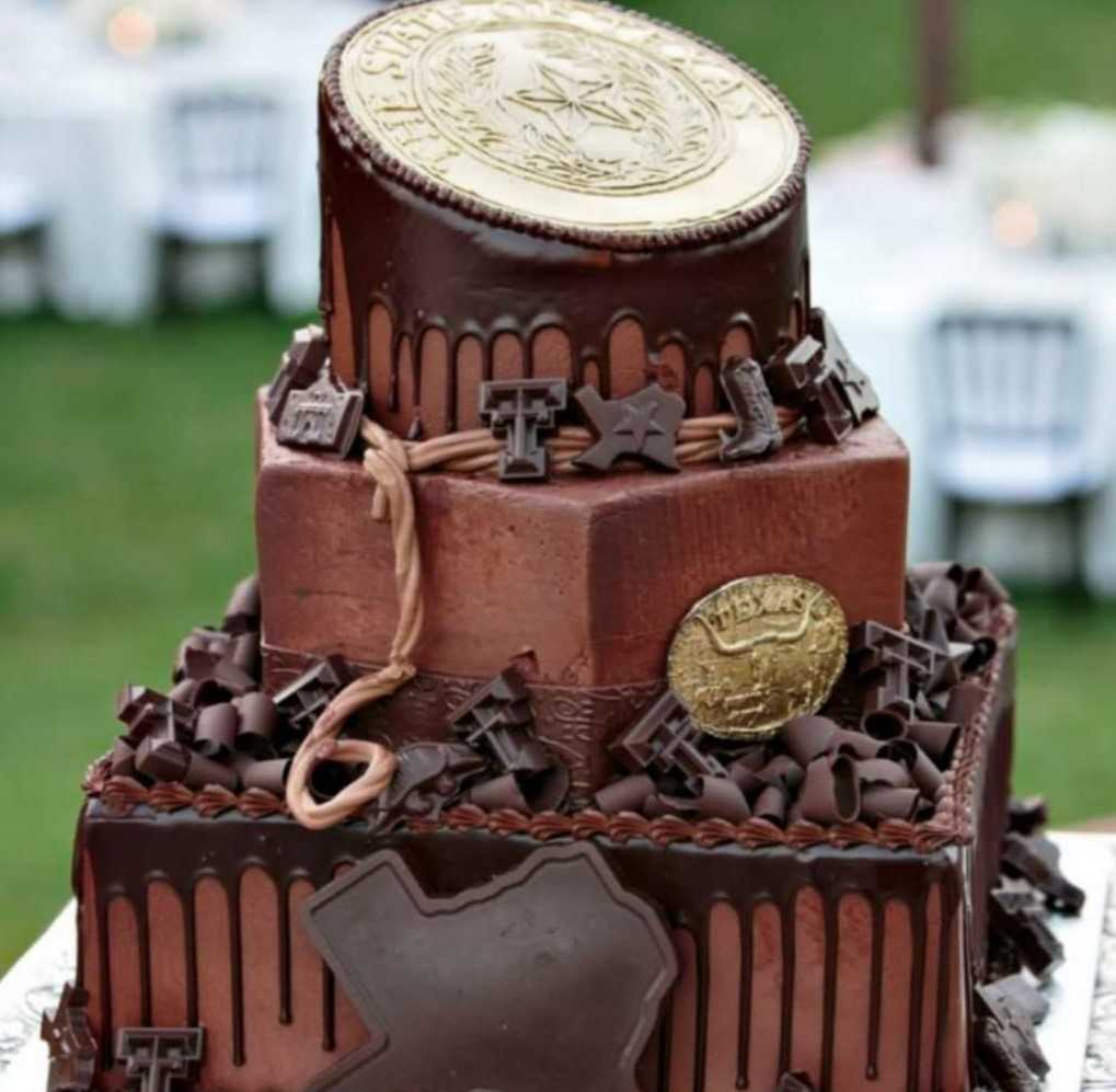 Premium RED N White Velvet Cake