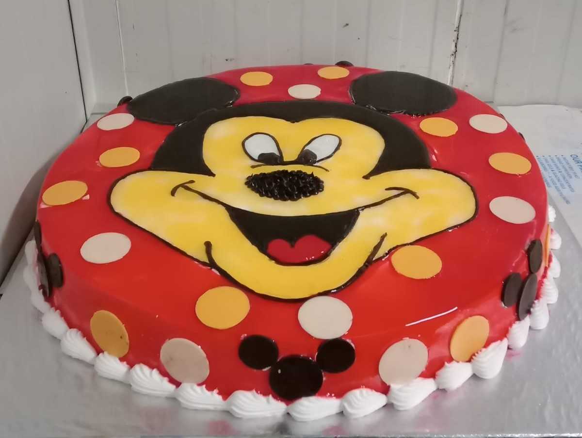 Premium RED N White Velvet Cake