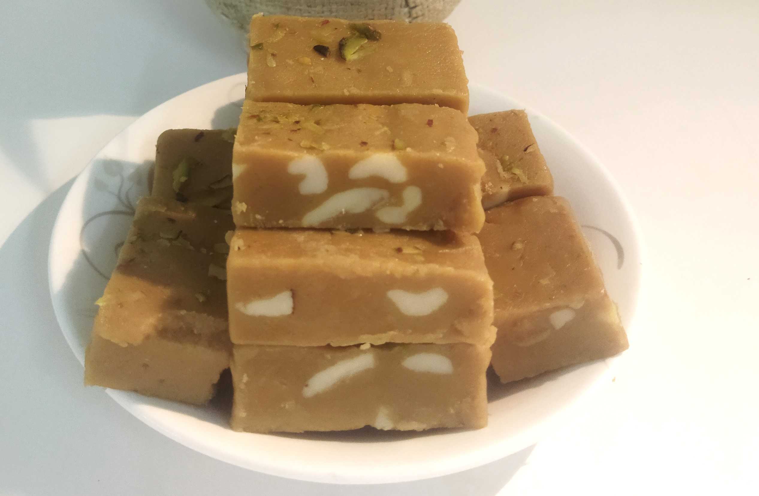 Premium RED N White Velvet Cake