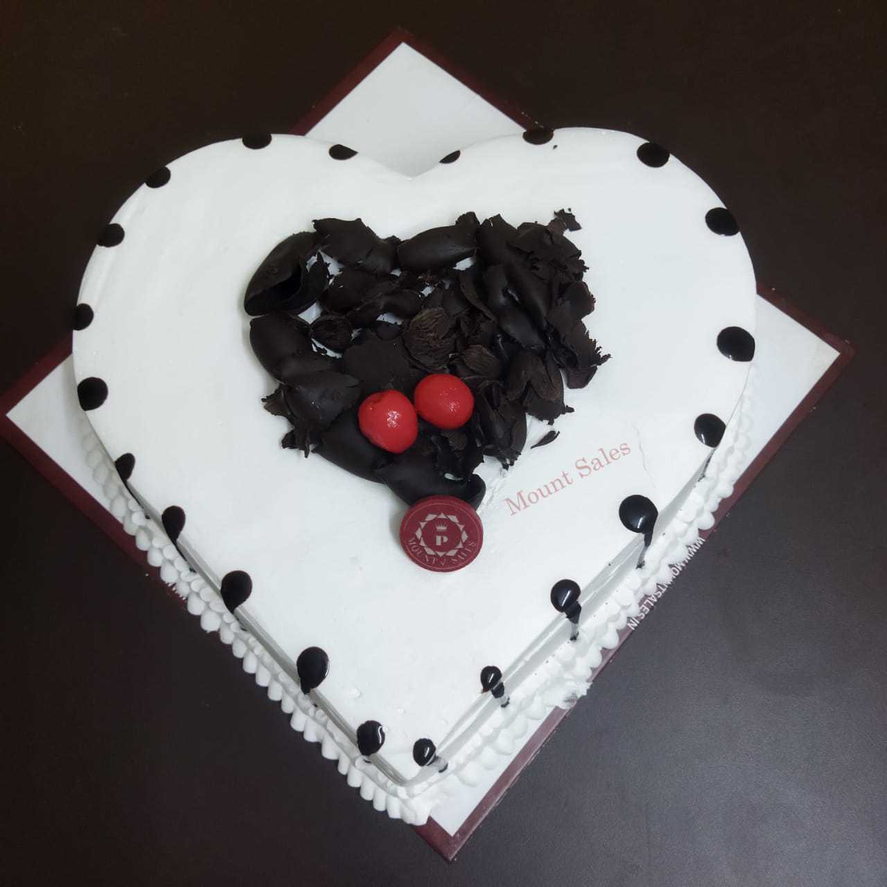 Premium RED N White Velvet Cake