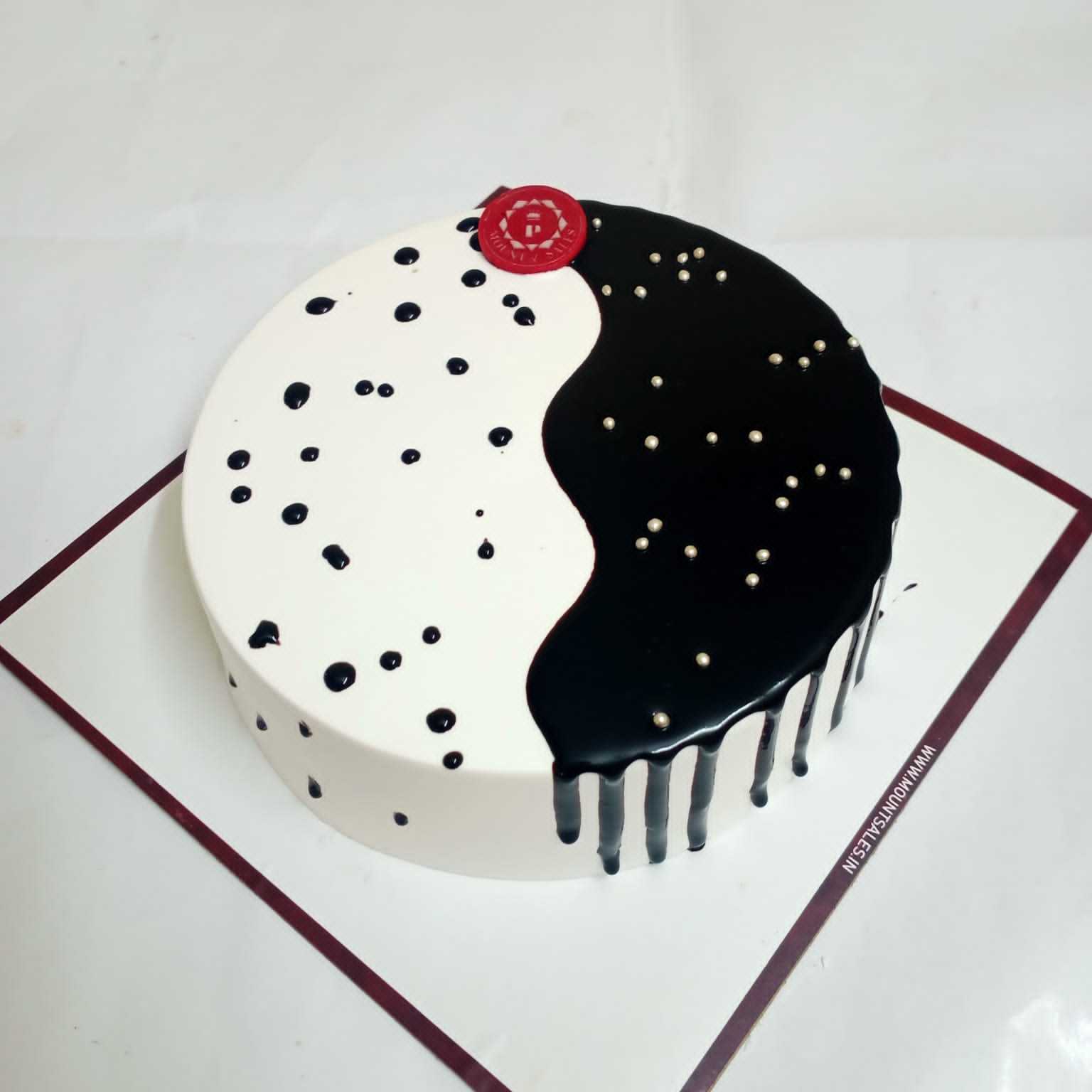 Premium RED N White Velvet Cake