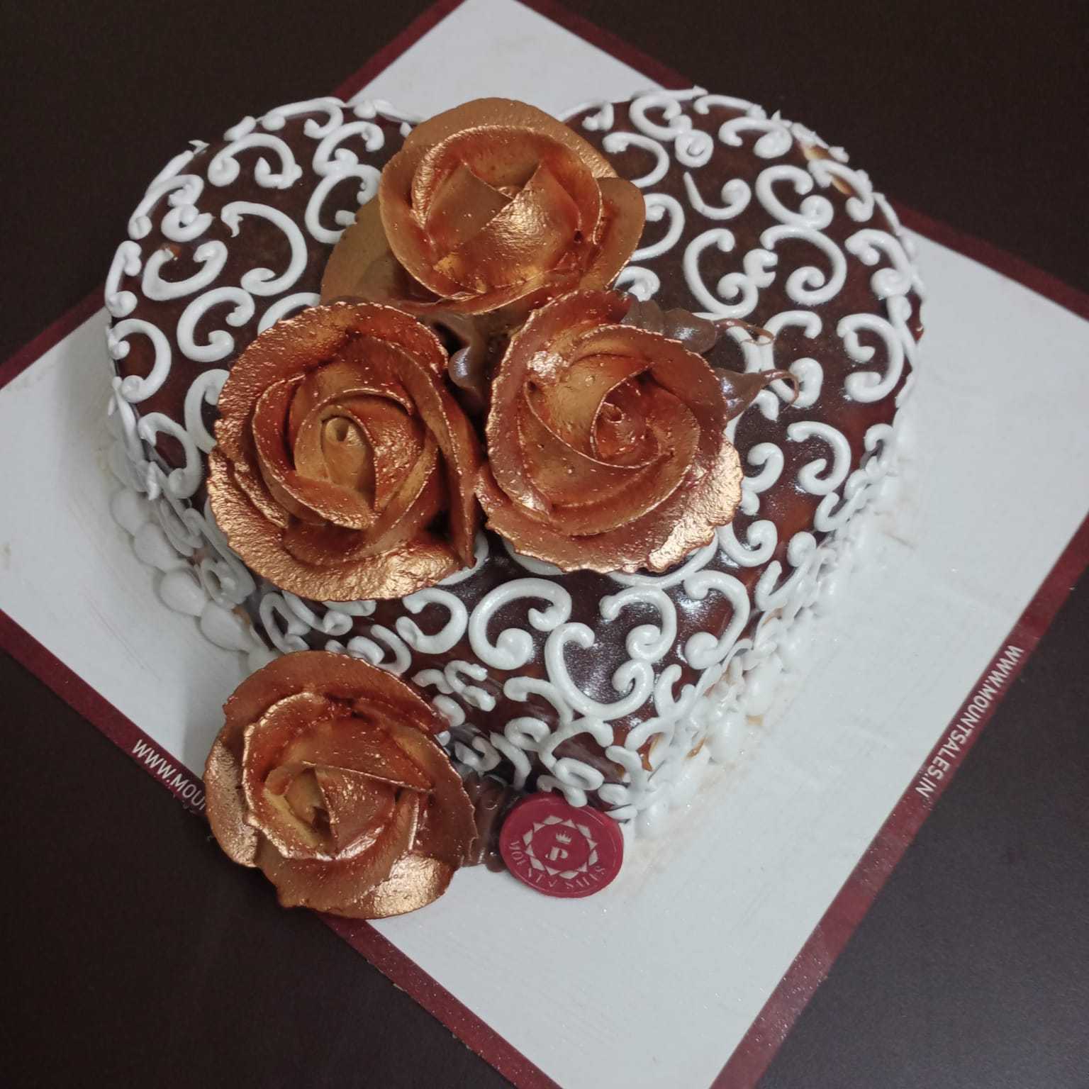 Premium RED N White Velvet Cake