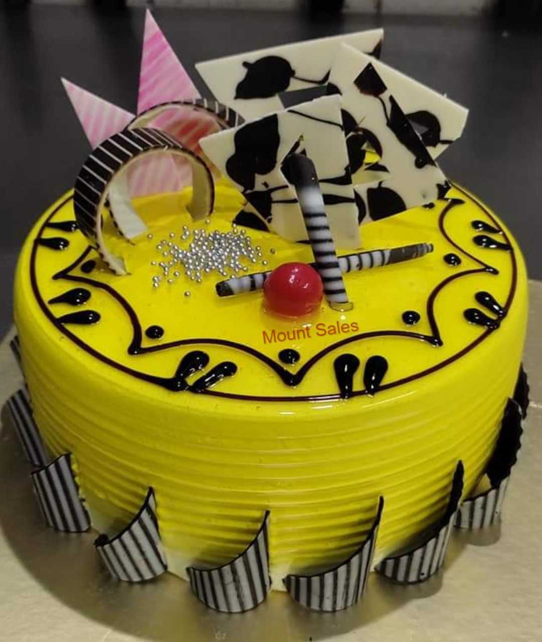 Premium RED N White Velvet Cake