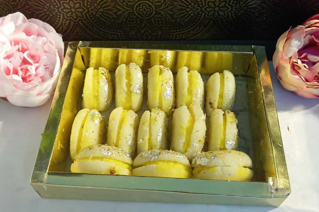 Premium RED N White Velvet Cake