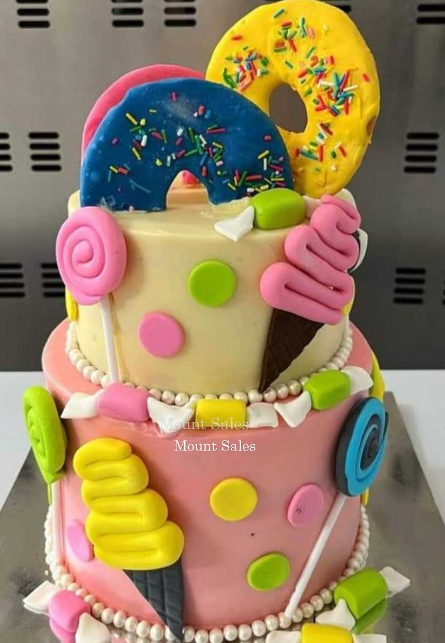 Premium RED N White Velvet Cake