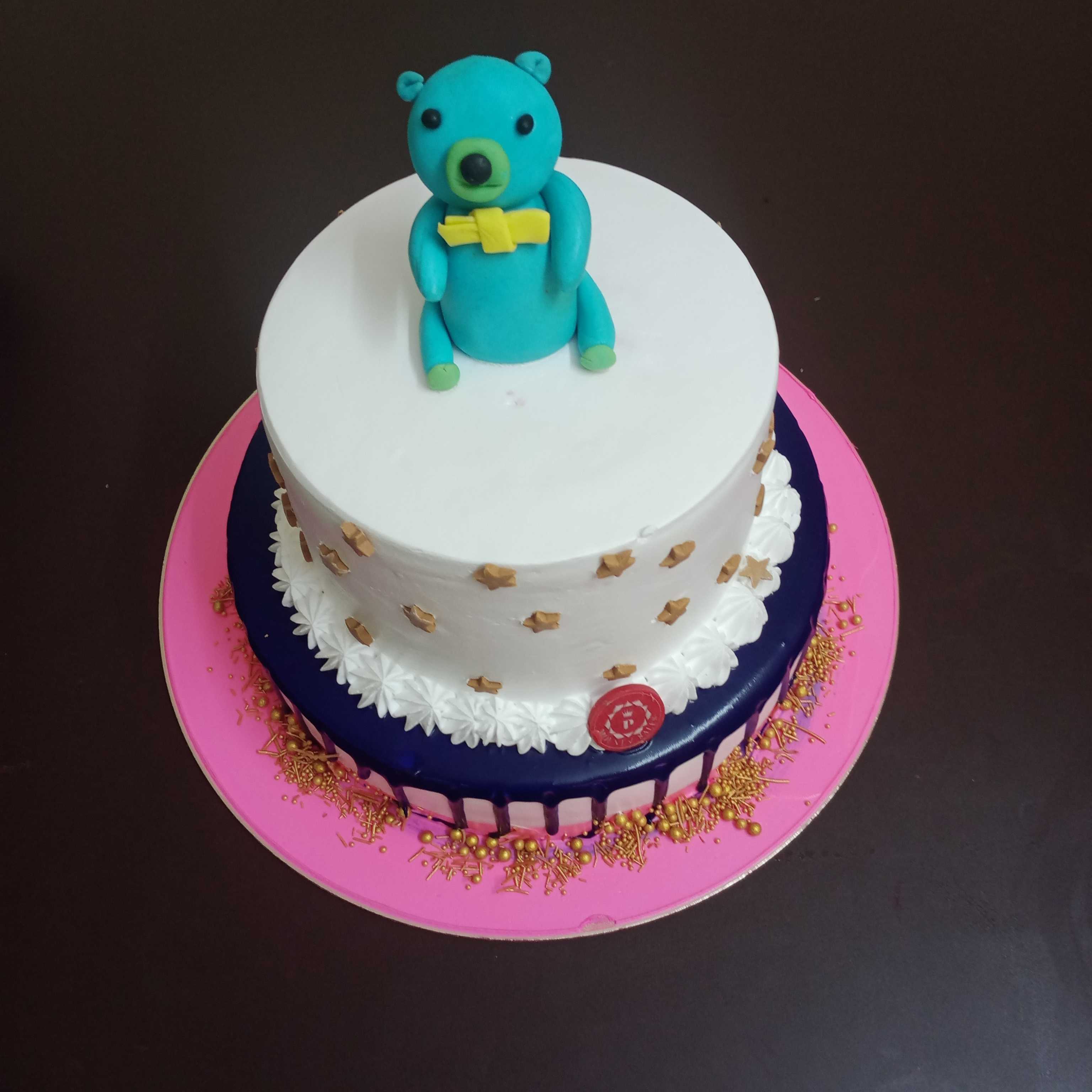 Premium RED N White Velvet Cake