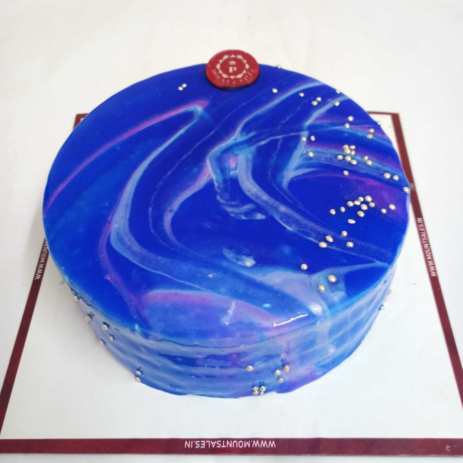 Premium RED N White Velvet Cake