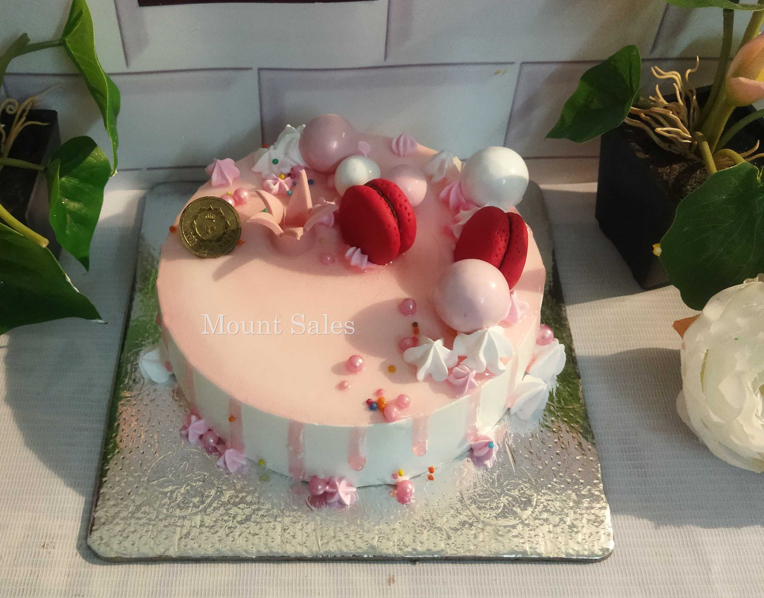 Premium RED N White Velvet Cake