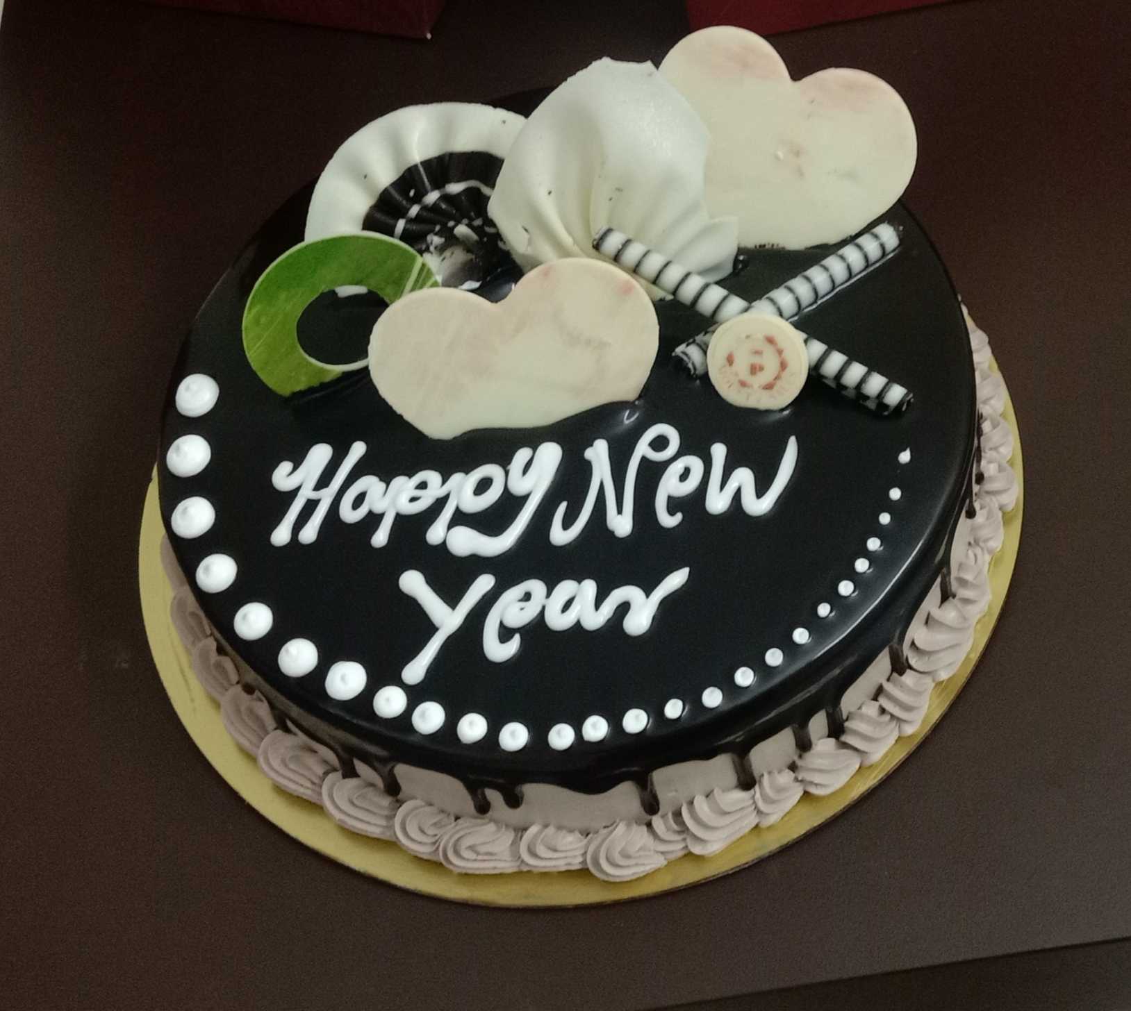 Premium RED N White Velvet Cake