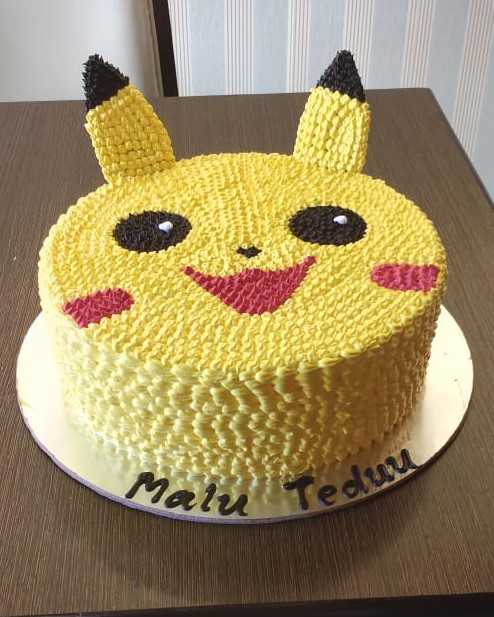 Premium RED N White Velvet Cake