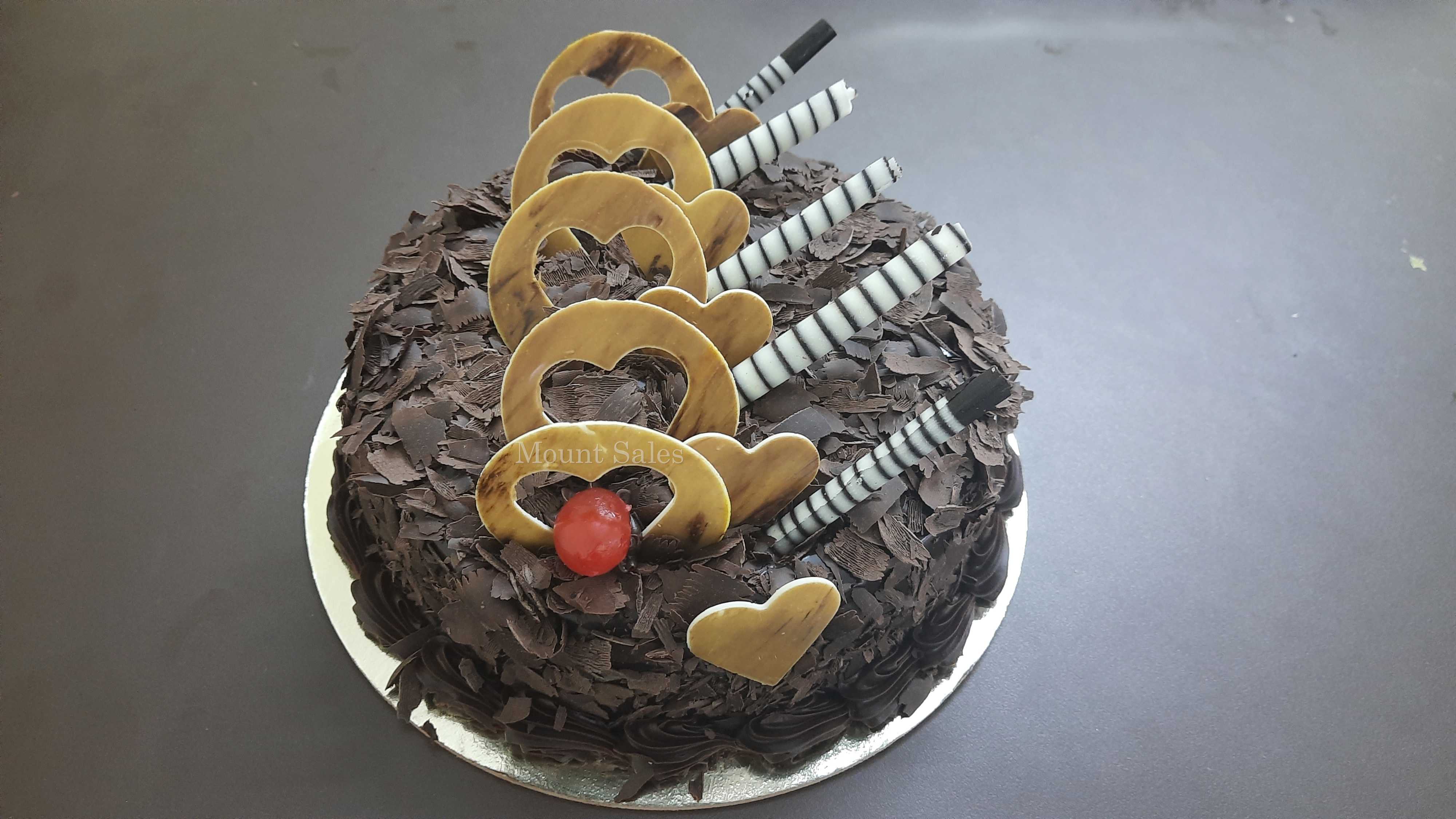 Premium RED N White Velvet Cake