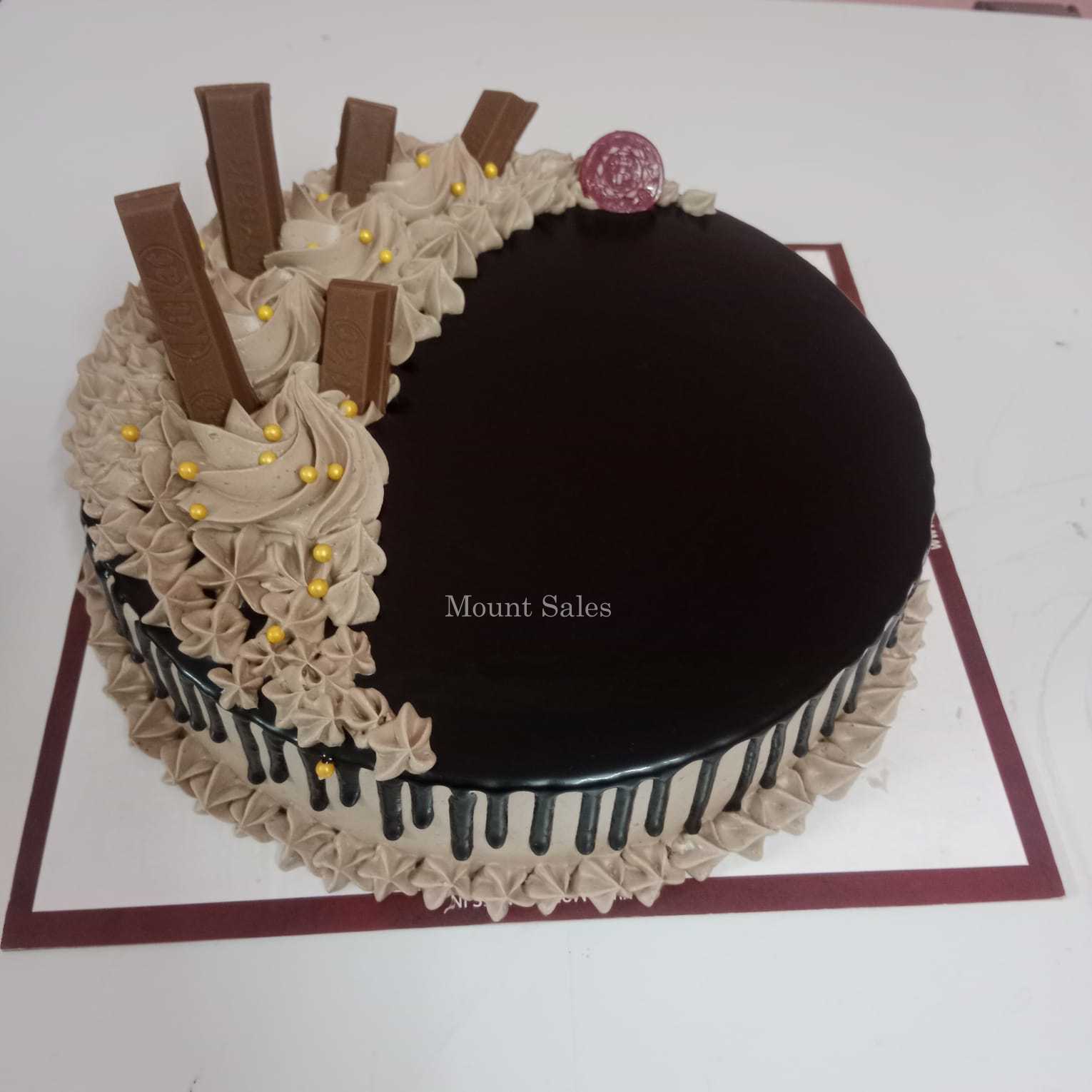 Premium RED N White Velvet Cake