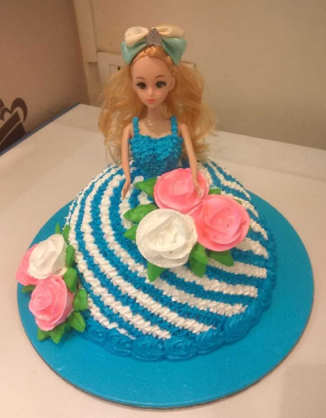 Premium RED N White Velvet Cake