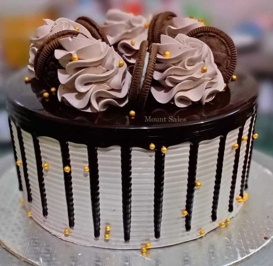 Premium RED N White Velvet Cake