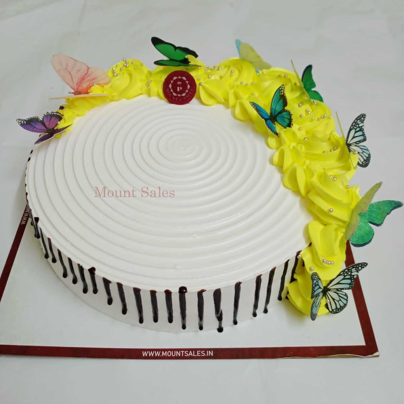 Premium RED N White Velvet Cake