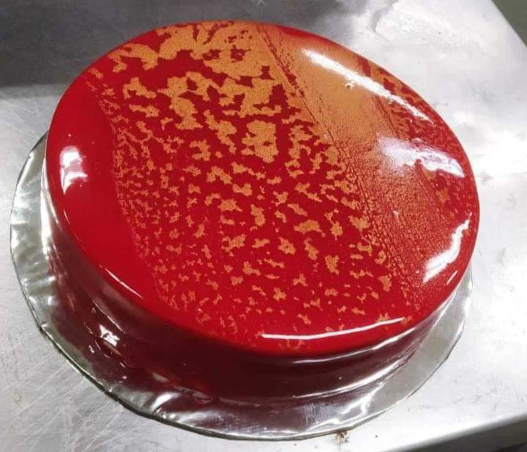 Premium RED N White Velvet Cake