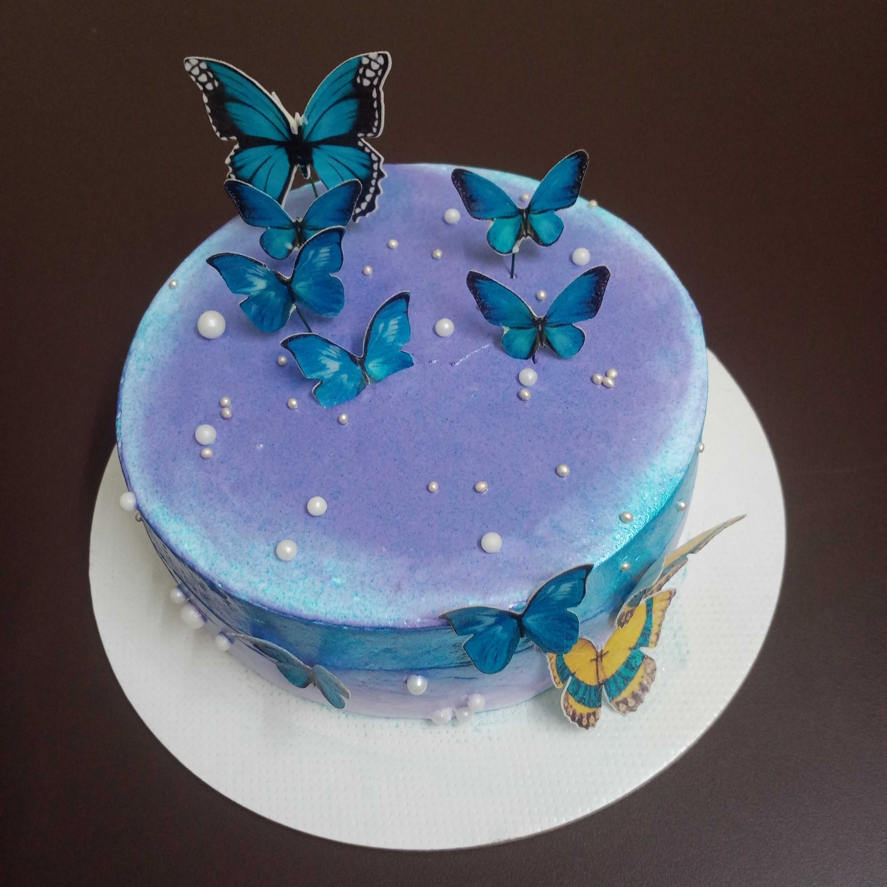 Premium RED N White Velvet Cake