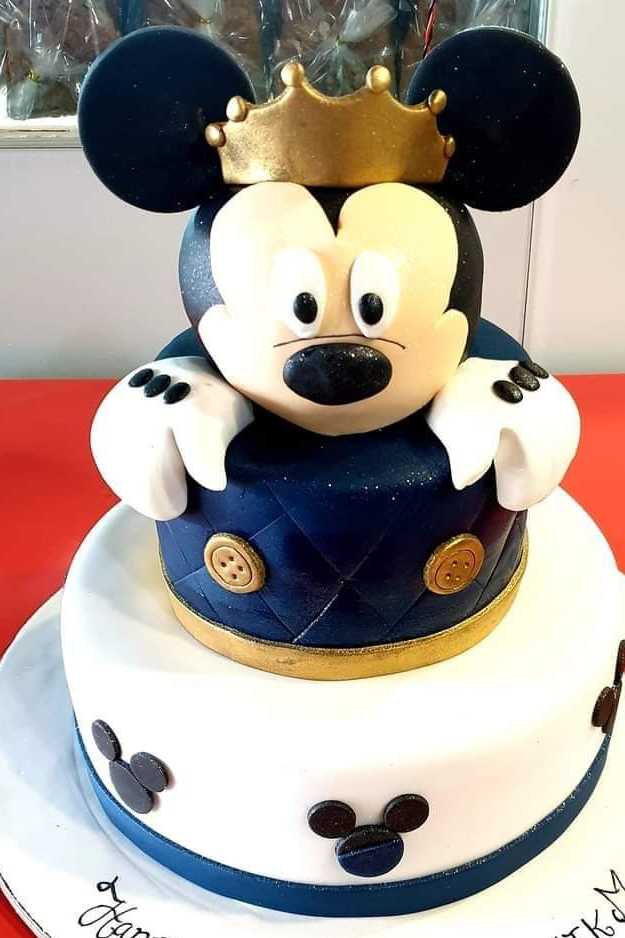 Premium RED N White Velvet Cake