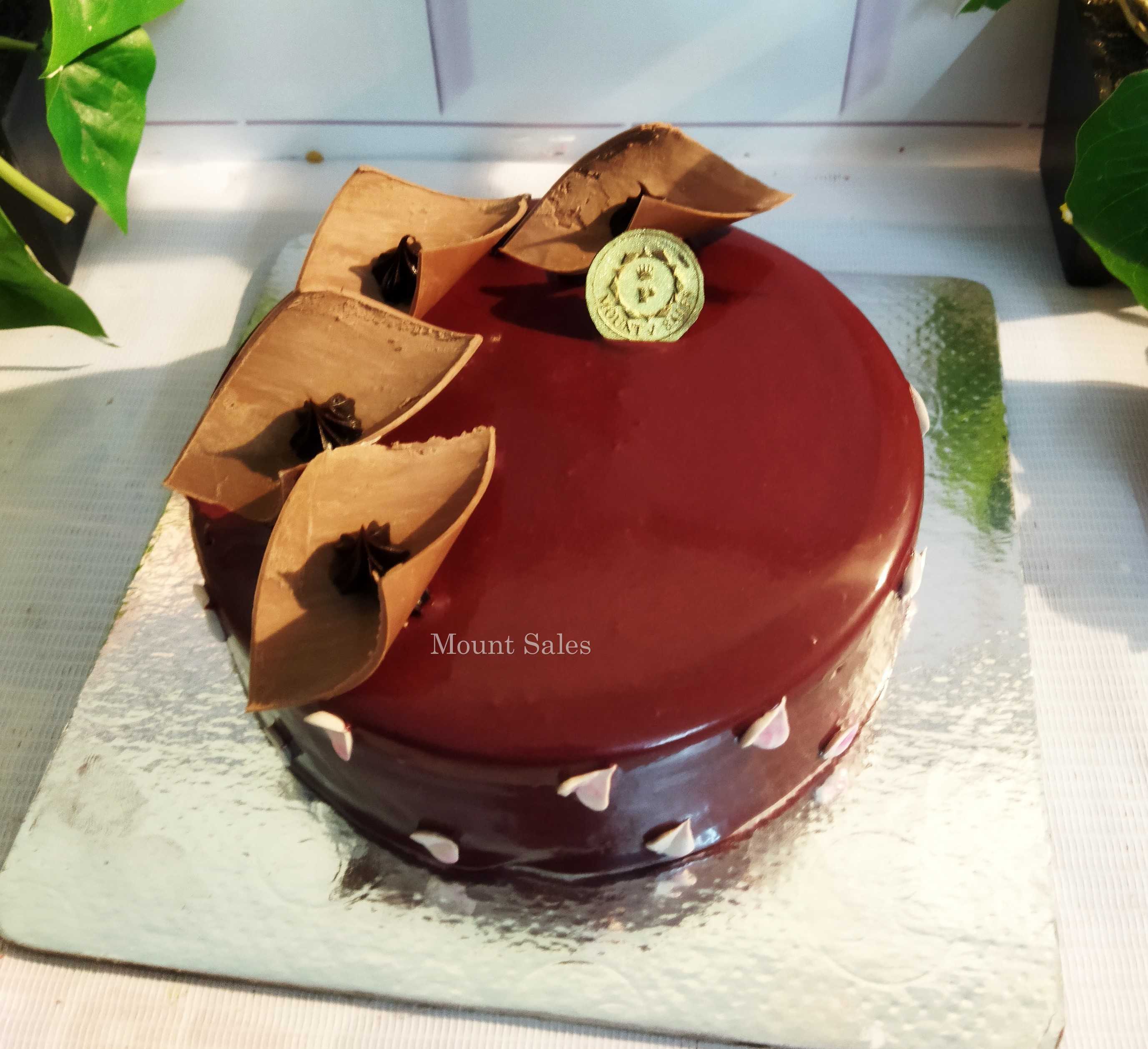 Premium RED N White Velvet Cake