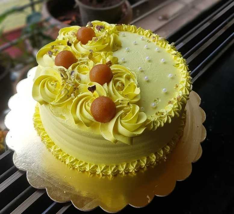 Premium RED N White Velvet Cake