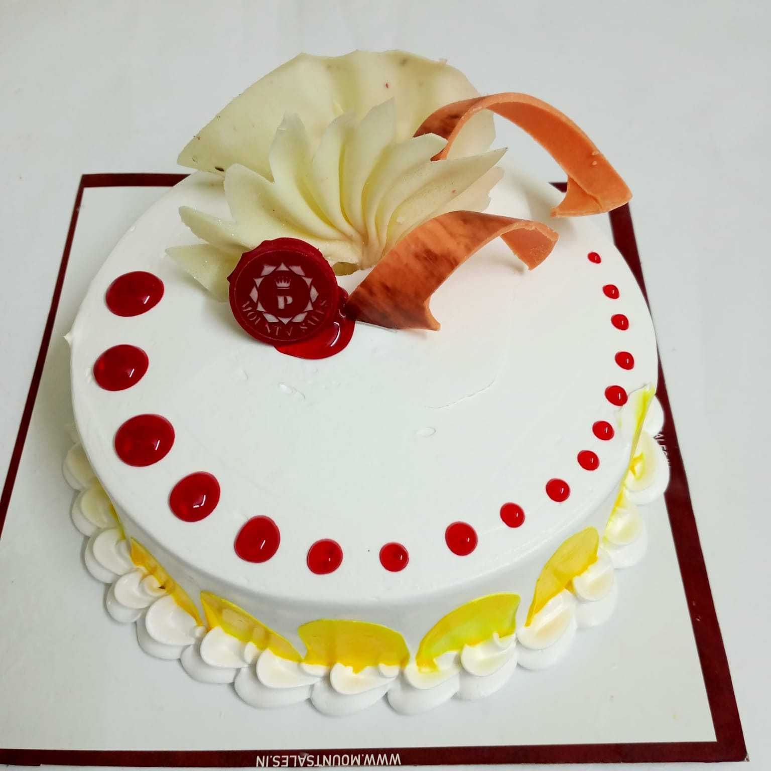 Premium RED N White Velvet Cake