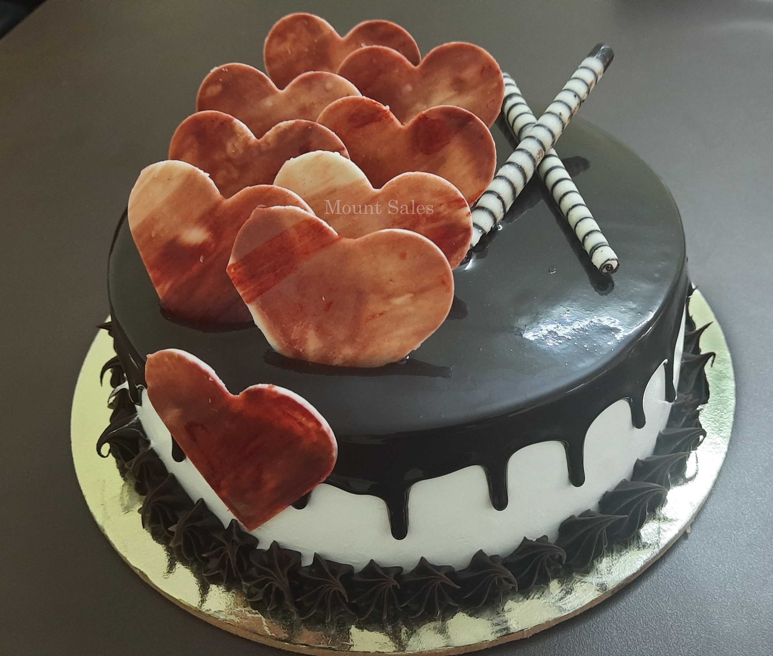 Premium RED N White Velvet Cake