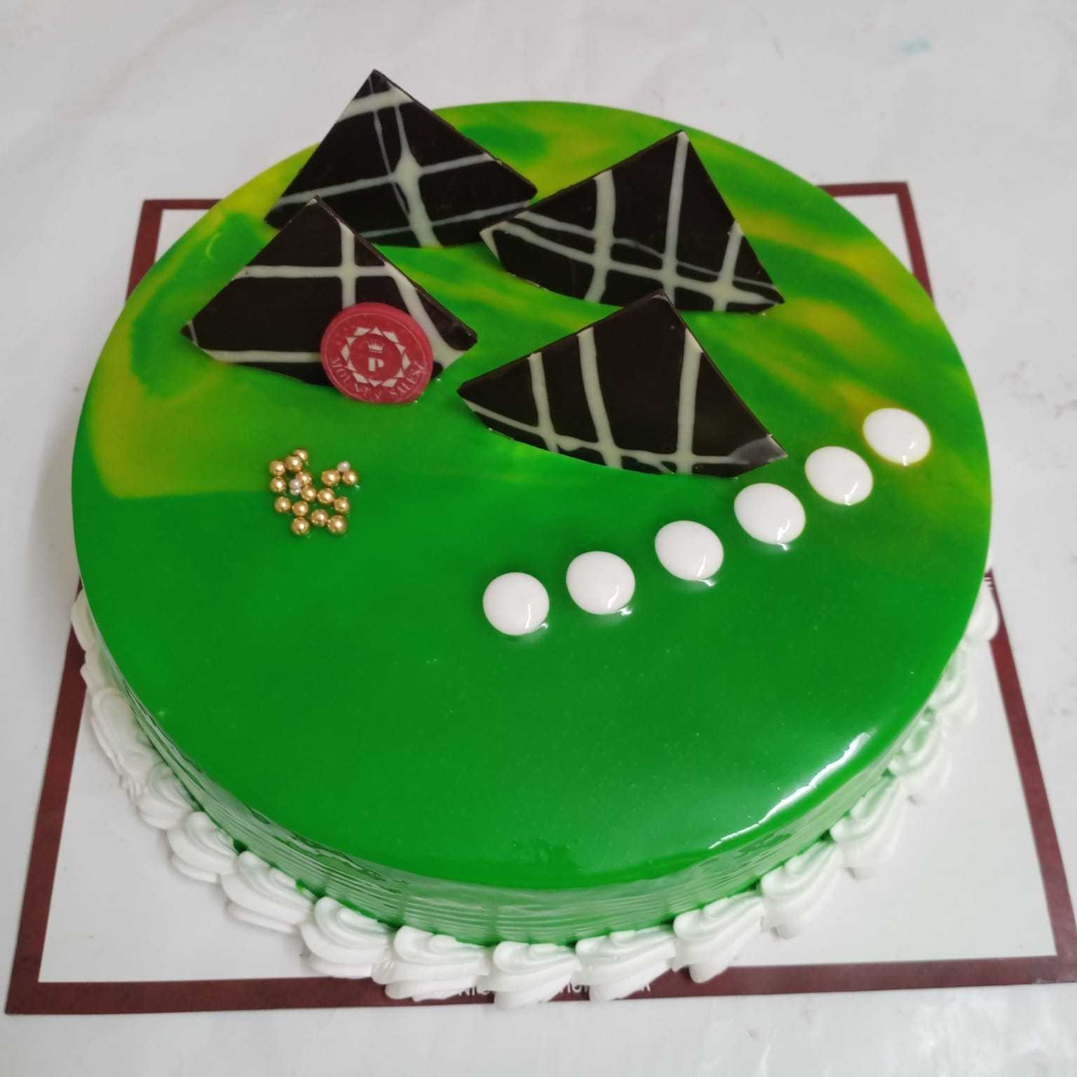 Premium RED N White Velvet Cake