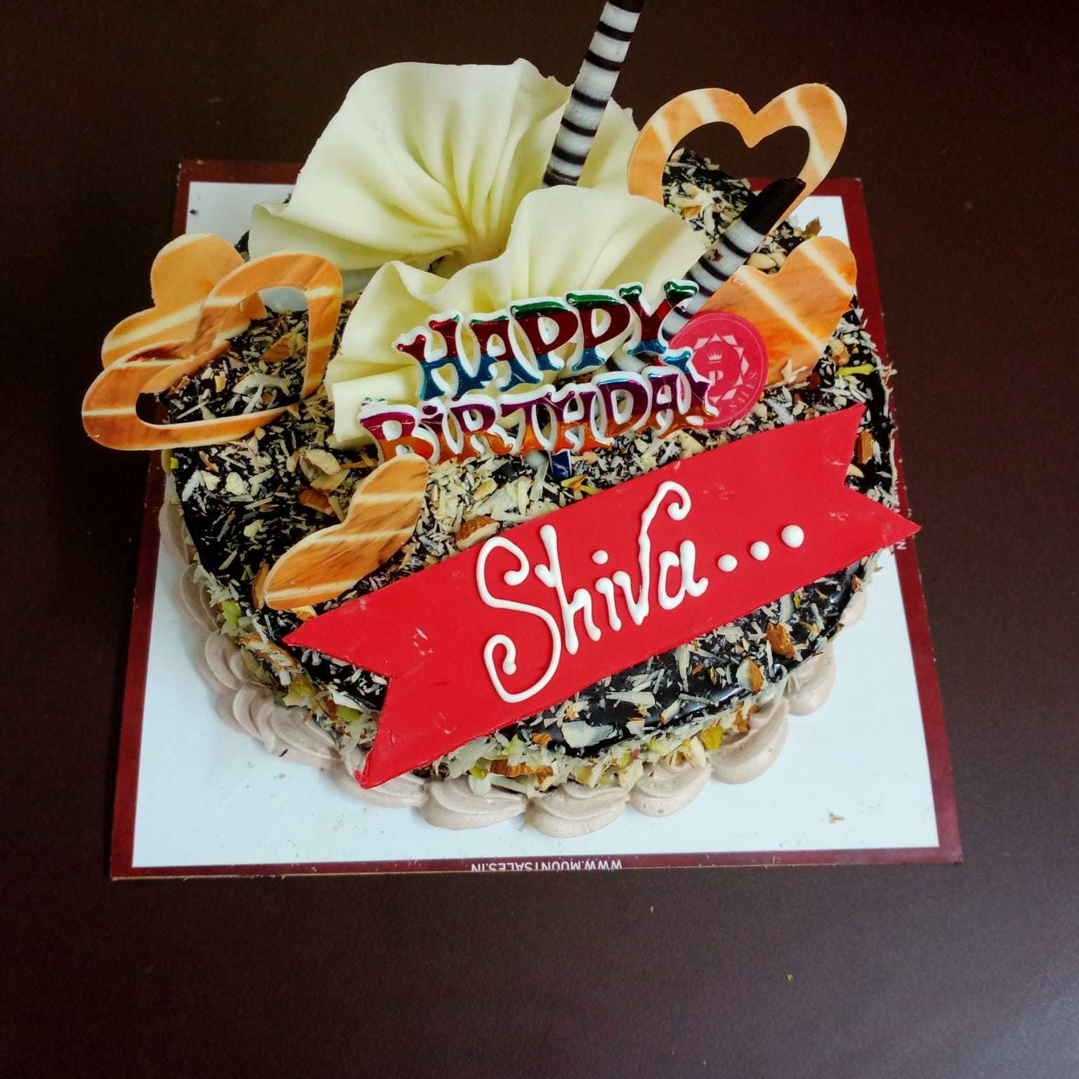 Premium RED N White Velvet Cake