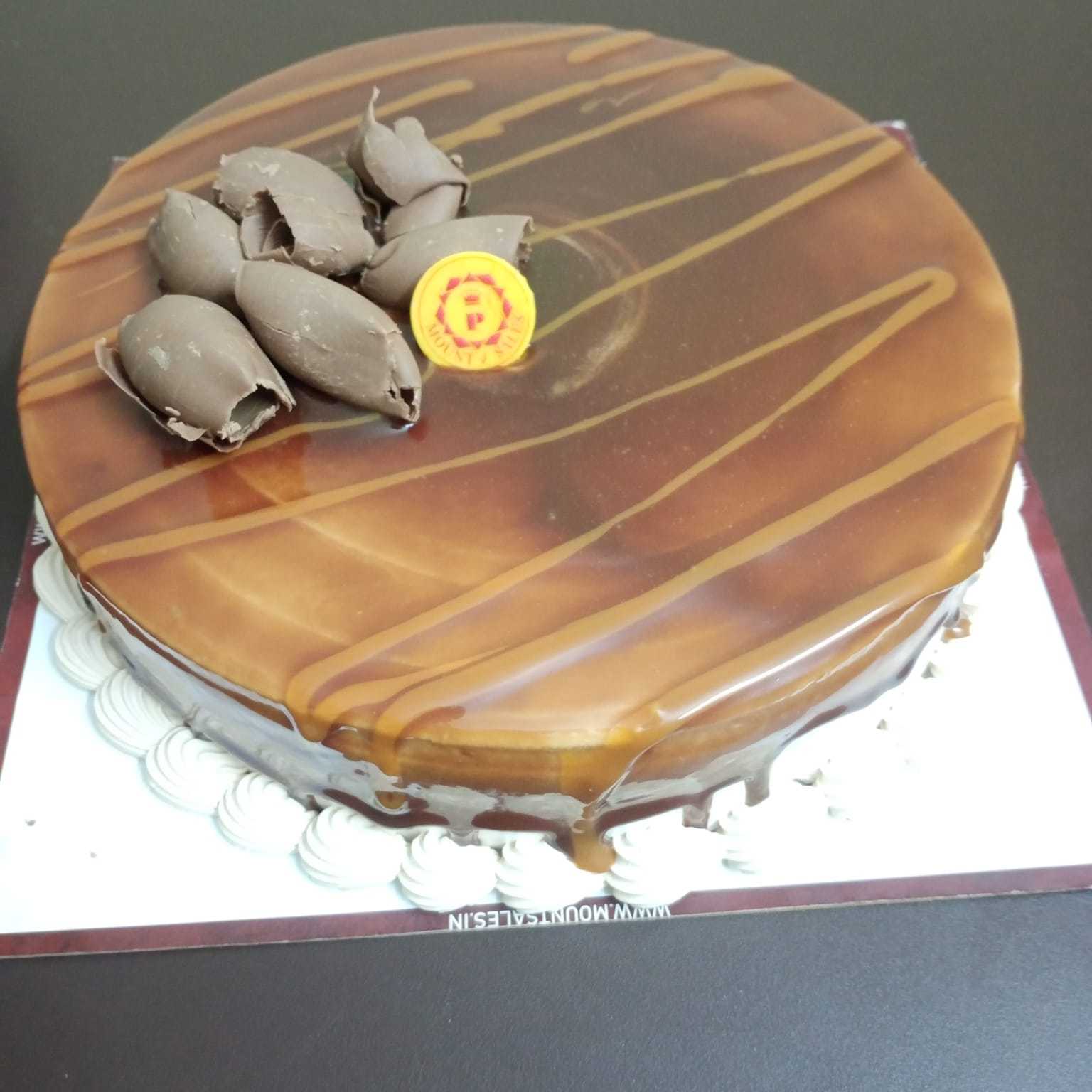 Premium RED N White Velvet Cake