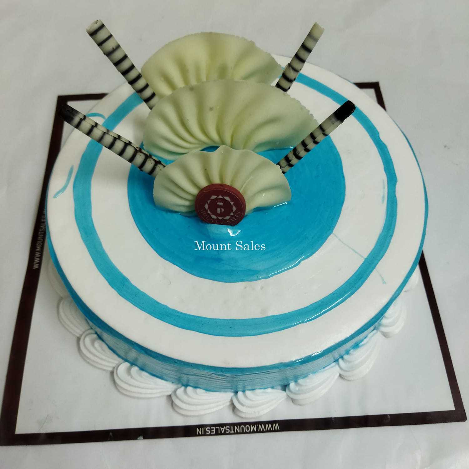 Premium RED N White Velvet Cake