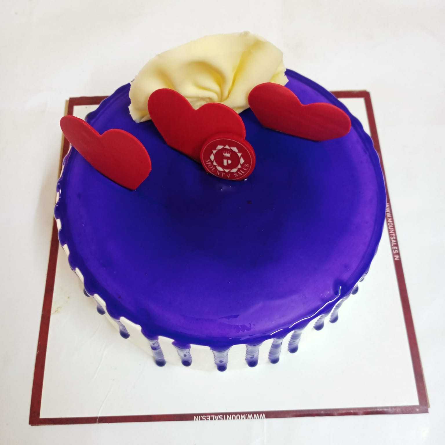 Premium RED N White Velvet Cake