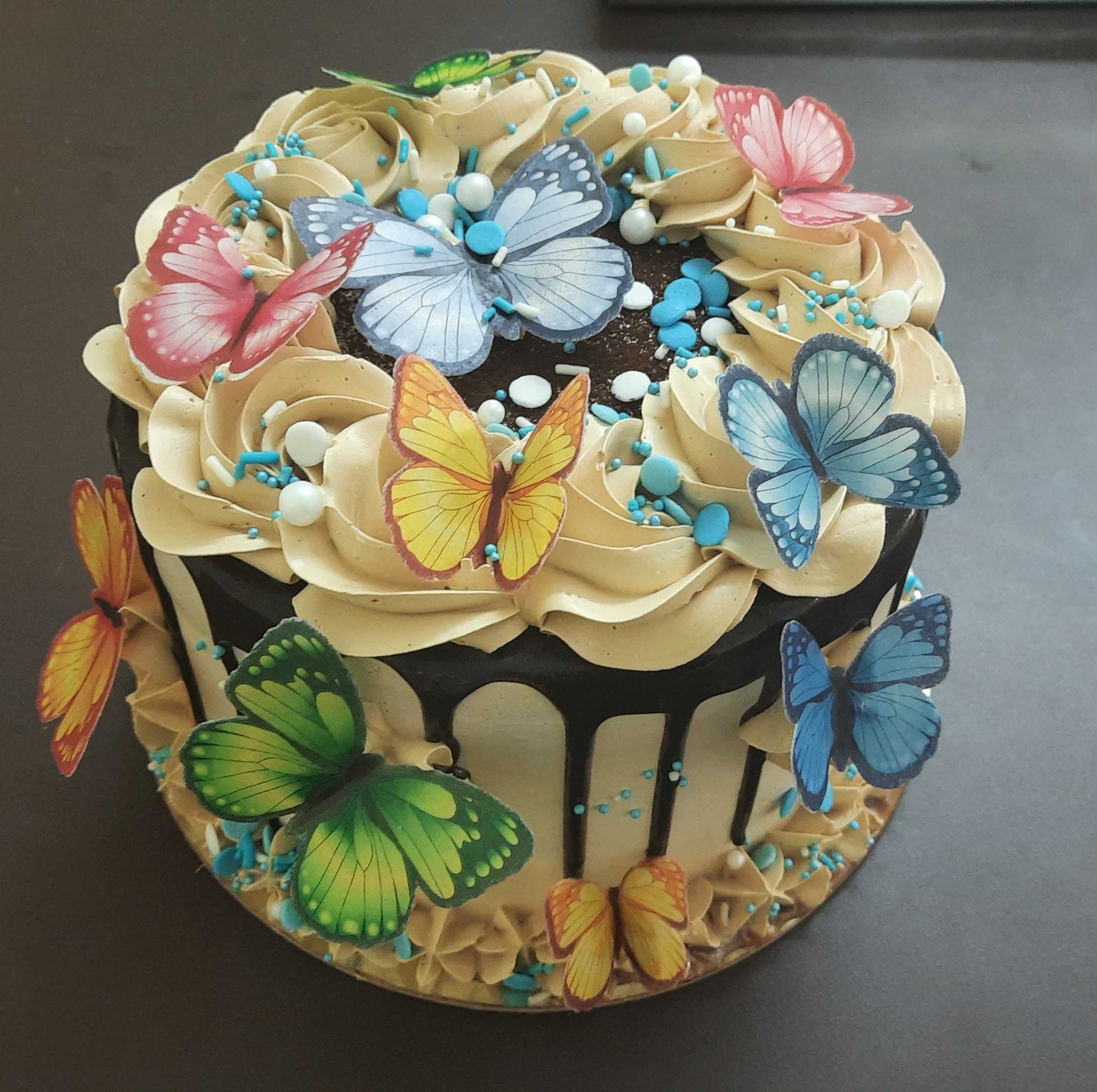 Premium RED N White Velvet Cake